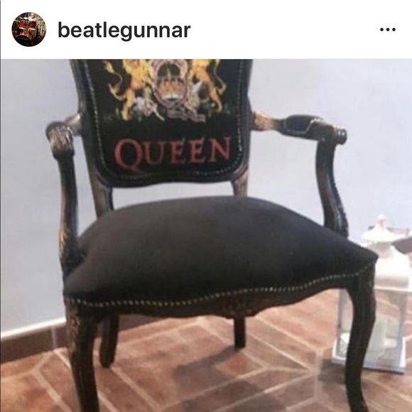 SOLD. FREDDIE MERCURY NECKLACE 2 QUEEN STICKERS - Picture 13 of 16